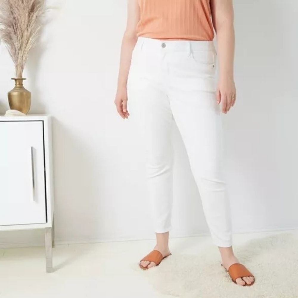 Women's Plus Size Jeans - 22W - Skinny, white. Pls read.